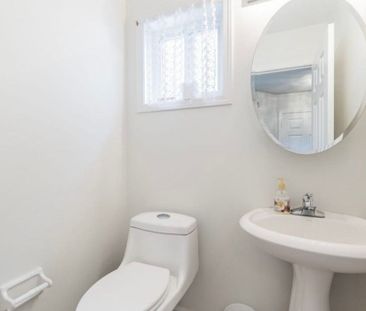 For Lease - 1640 Sarasota Crescent, Oshawa, Ontario - Photo 5