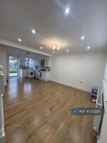 3 bedroom terraced house to rent - Photo 4