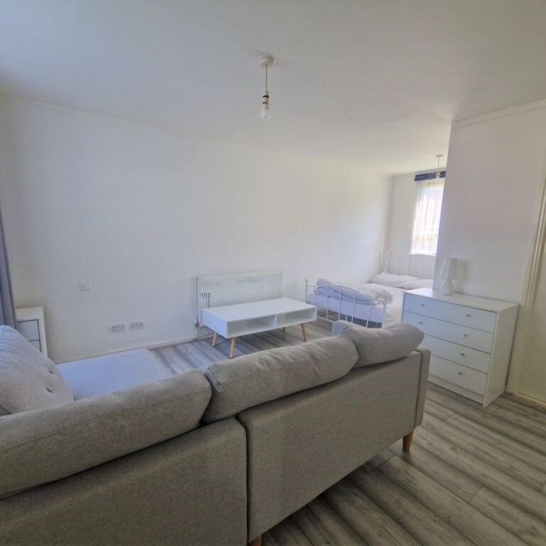 1 Bed Flat, Lockerbie Avenue, LE4 - Photo 1