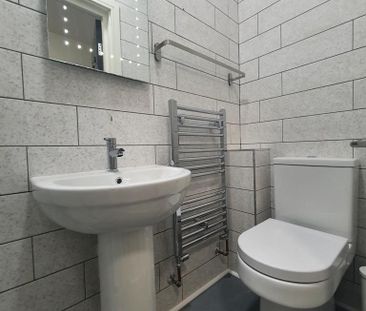 1 bedroom in a flat share to rent - Photo 5