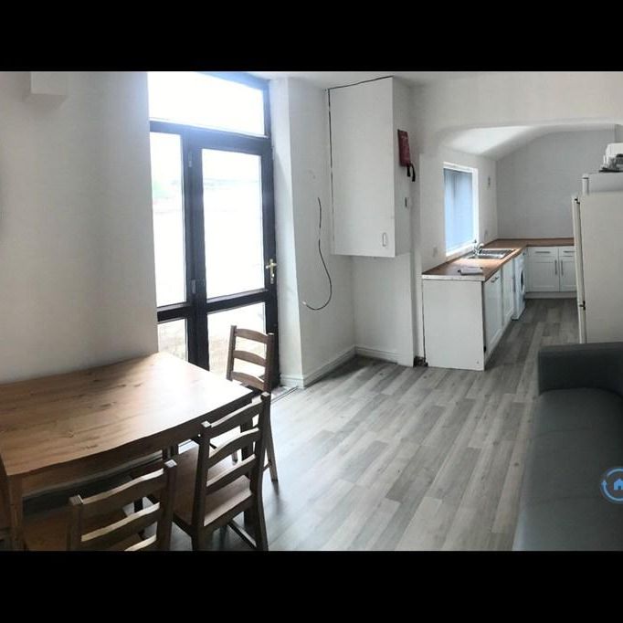 5 bedroom terraced house to rent - Photo 1