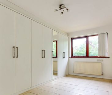 Price £2,000 pcm - Available Now - Part Furnished - Photo 5