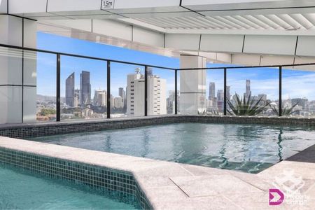 Silk One - One Bedroom Apartment - Photo 3