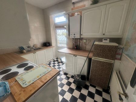 2 bedroom flat to rent - Photo 3