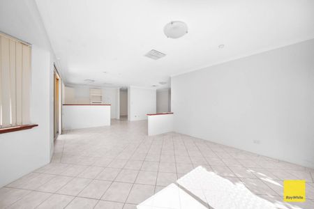 LARGE FAMILY HOME WITH STUDY! - Photo 4