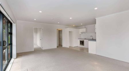 Stunning 4-Bedroom Home for Rent: 2 Bathrooms, Double Garage, and Fenced Yard! - Photo 5