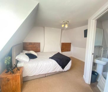 1 bedroom in a house share to rent - Photo 3