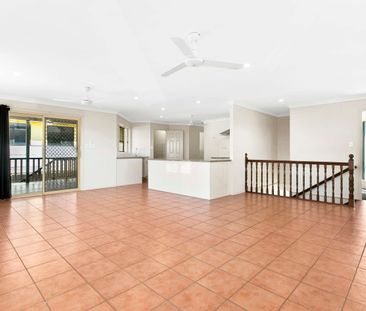 CENTRAL HERVEY BAY - SPACIOUS DUEL LIVING HOME - Photo 2