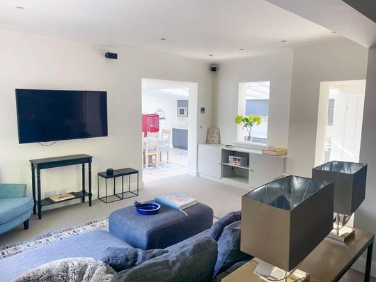 4 bedroom detached house to rent - Photo 1