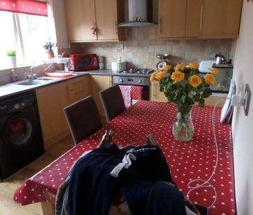 2 bedroom semi-detached house to rent - Photo 4