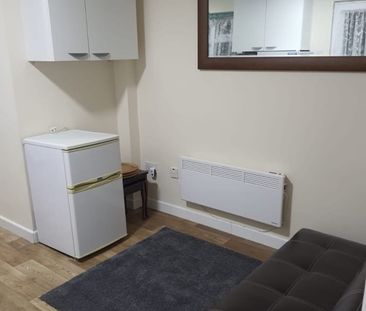 Room in a Shared Flat, Luton, LU2 - Photo 1