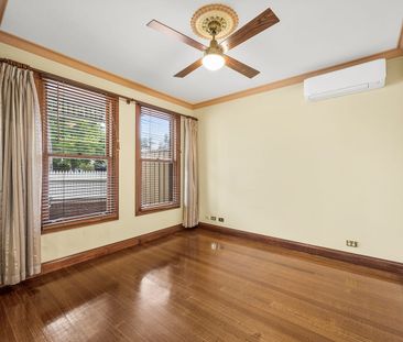 Charming 3-Bedroom Home with Entertaining Deck & Spa - Photo 3