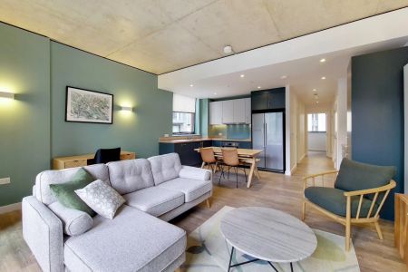 2 Bedroom Apartment - Photo 2