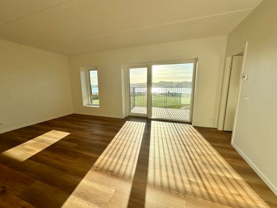 Moderne 3-værelses lejlighed med udsigt i Nørresundby - Photo 1