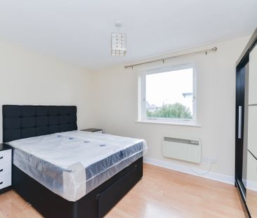 Felixstowe Court, London, E16 flat to rent - Photo 6