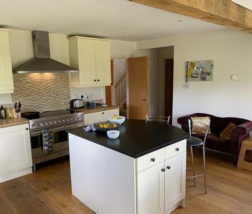 Near Royston Double Room with Own Bathroom - Photo 1