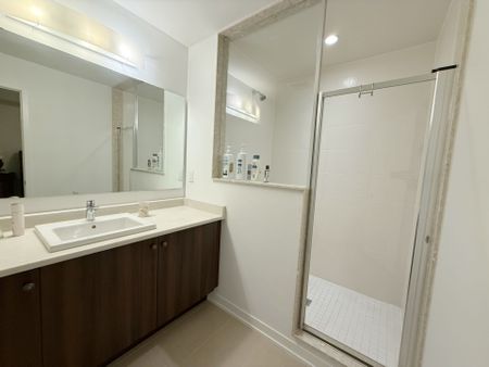 For Lease - 314 Clay Stones Street, Newmarket, Ontario - Photo 4