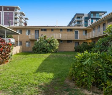 Renovated 2 Bedroom Apartment - Photo 4