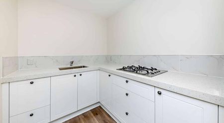 BEAUTIFUL KARAKA HARBOURSIDE - GAS, Internet and Water Included - Photo 3