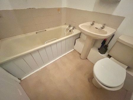 Manor Court, Blackpool - Photo 5