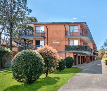 Updated 2- Bedroom Unit - Close to Everything! - Photo 6