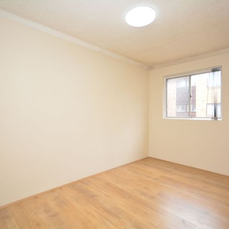 Prime Location! - Photo 3