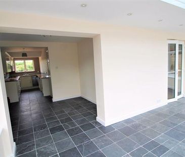 4 bedroom detached house to rent - Photo 6