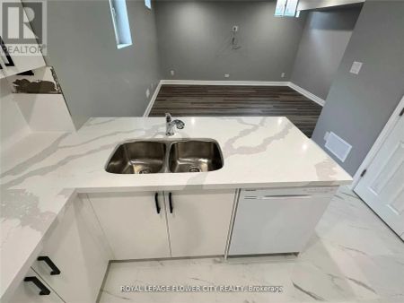 41 PAISLEY GREEN AVENUE - Photo 5