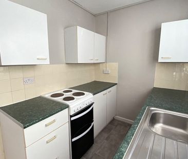 2 Bed Terraced House, Balfour Street, L4 - Photo 2