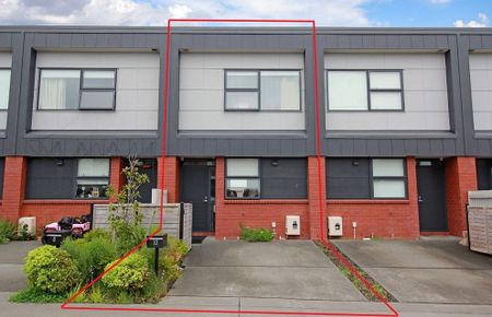 Stunning home in prime location ready to move in - Photo 4