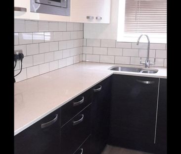 1 Bed Flat, Consulate House, SO14 - Photo 2