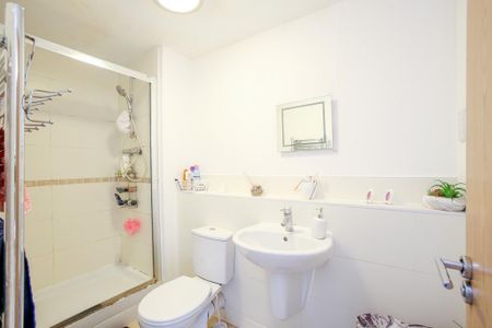 2 bedroom flat to rent - Photo 2