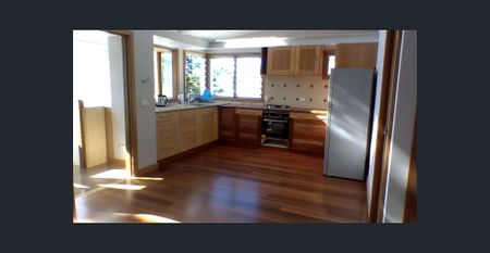 Thirroul Furnished Granny Flat $650 per week - Photo 5