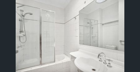 Two-Level Townhouse In Convenient Leafy Location - Photo 4