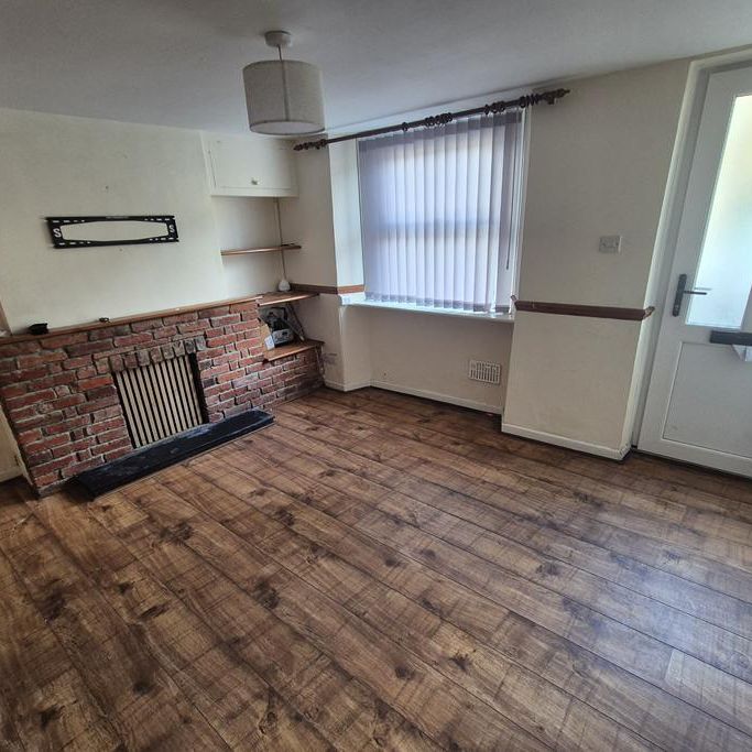2 bedroom terraced house to rent - Photo 1