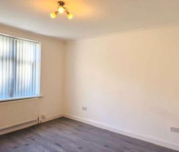 Chairborough Road, High Wycombe, HP12 - Photo 4