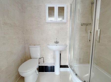 1 bedroom in a house share to rent - Photo 5