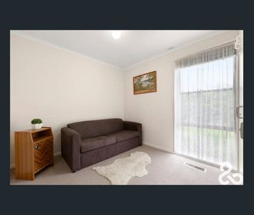 Charming Family Haven: Spacious, Secure, and Convenient - Photo 2