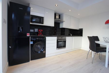5 Bed Flat, Hoyle Road, SW17 - Photo 4
