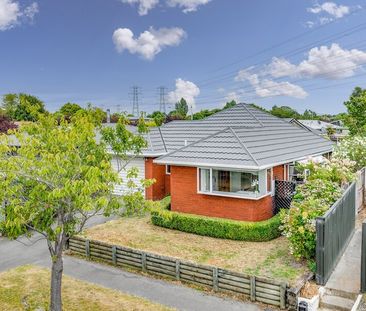 Spacious 2 Bedroom Home in Burnside! - Photo 2