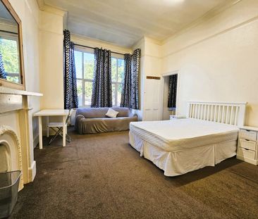 Room in a Shared House, Fairlop Road, E11 - Photo 6