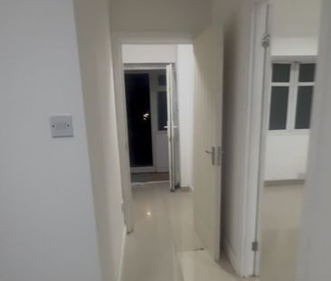 5 Bed Semi-Detached House, Duke Road, IG6 - Photo 4