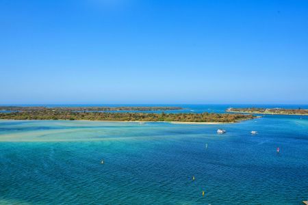 A Statement of Luxury – Exclusive Three-Level Penthouse with Rooftop Garden and Coastal Views - Fully Furnished - Photo 5