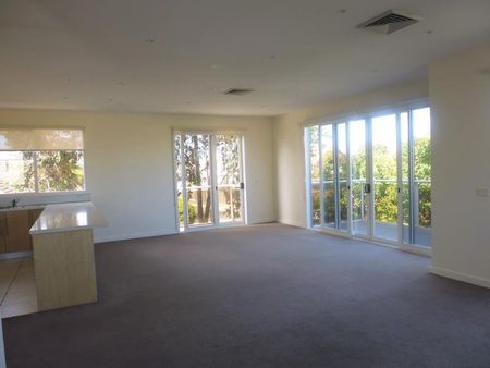 Four bedroom property by the bay - Photo 5