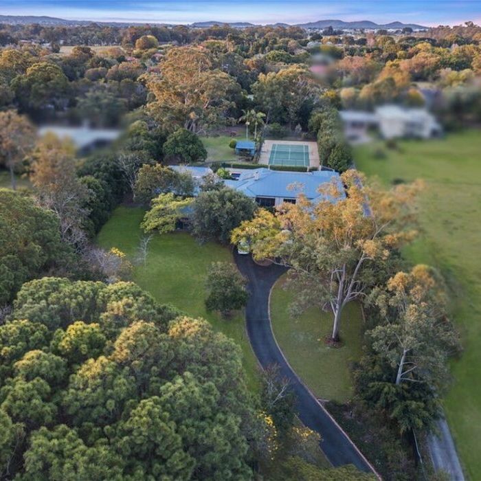 Large house with tennis court, swimming pool and unique lifestyle - Photo 1
