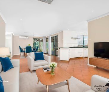 Spacious 4 x2 home with side access - Photo 3