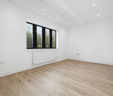 Newly Renovated 1 Bed Flat - Photo 3