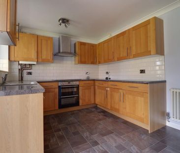 2 bedroom semi-detached house to rent - Photo 6