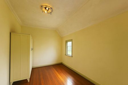 Character-Filled Home with Secure Front Gate â 400m to Toowong Village - Photo 3