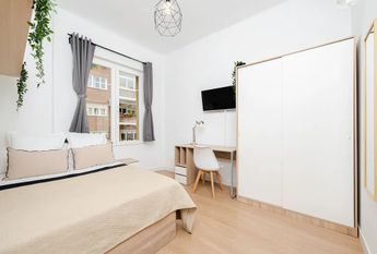 Calle de Fernando el Católico, Madrid, Community of Madrid 28015